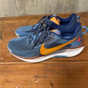 Nike Pegasus Trail 5 Men’s 10 - Blue and Orange Athletic Shoes